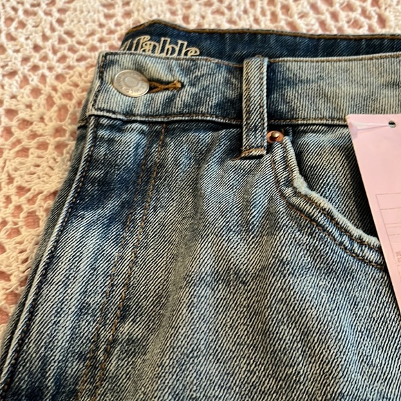 Wild fable medium blue distressed Jean Shorts.  NWT. Size 8. - Picture 8 of 9